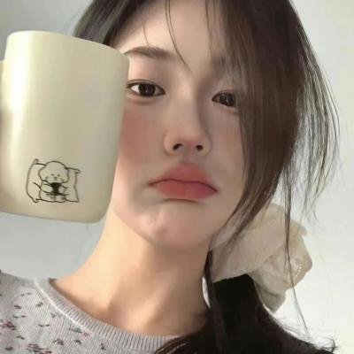 穿条纹衣的男孩